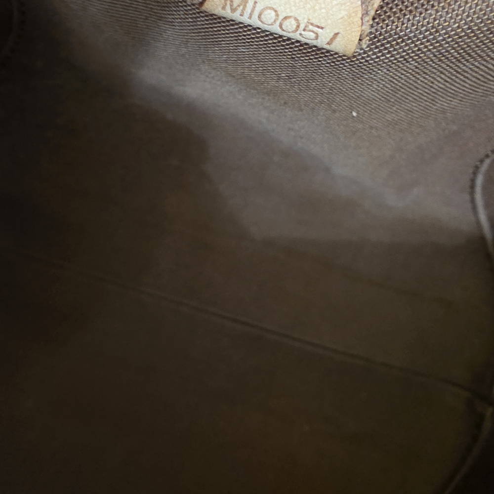 Louis Vuitton Brown Monogram Shoulder Bag with Classic Design - Picture 8 of 12